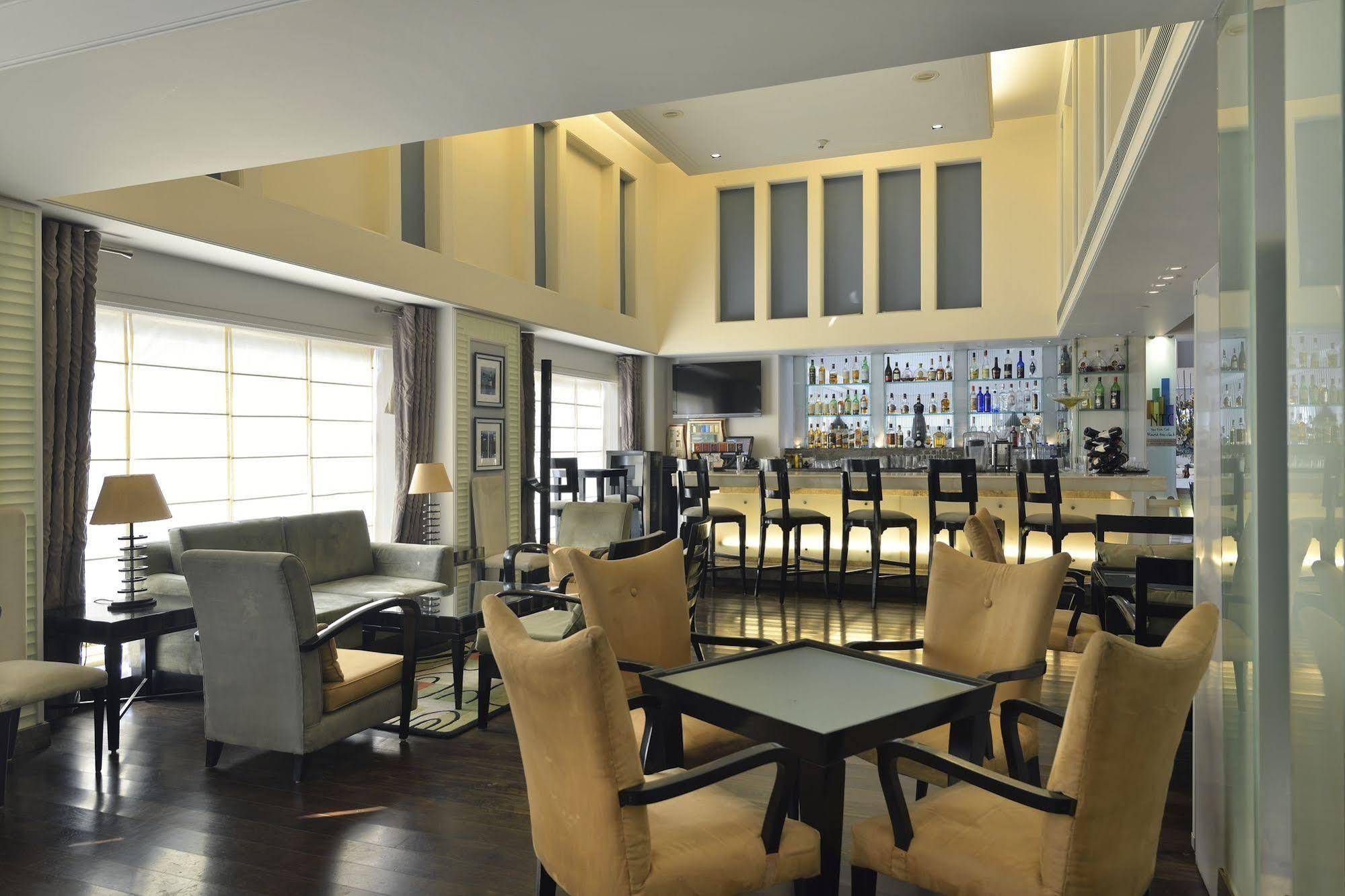 Park Plaza Gurgaon Hotell Eksteriør bilde The bar at the hotel