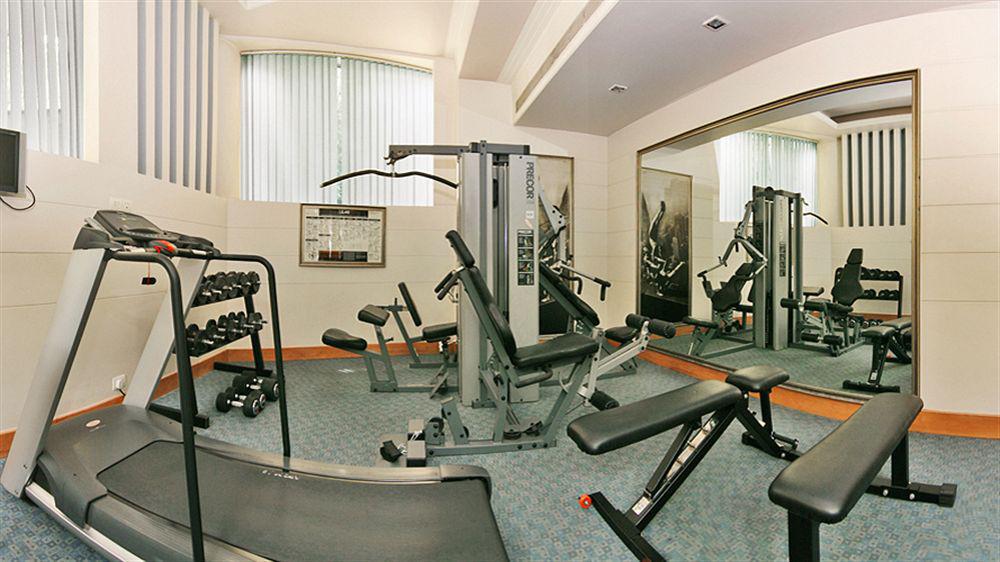 Park Plaza Gurgaon Hotell Eksteriør bilde A typical gym